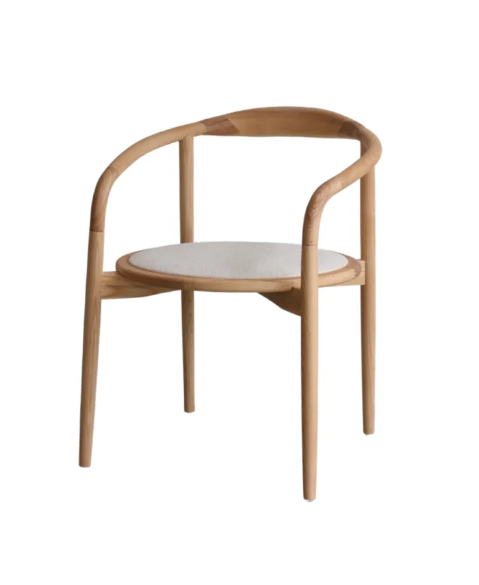 Valgomojo kėdė ELY, šviesus audinys, ąžuolo rėmas