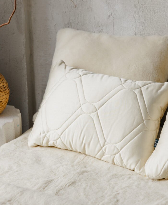 Soméa satino pagalvė su merino vilnos kamšalu