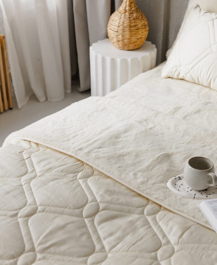 Soméa dvipusė satino ir merino vilnos antklodė